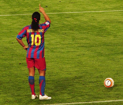 MotivacionesF's tweet photo. "Nunca pensé en ser bueno o malo, mi pensamiento siempre fue ser feliz" - Ronaldinho. https://t.co/fD8LeI0Emw