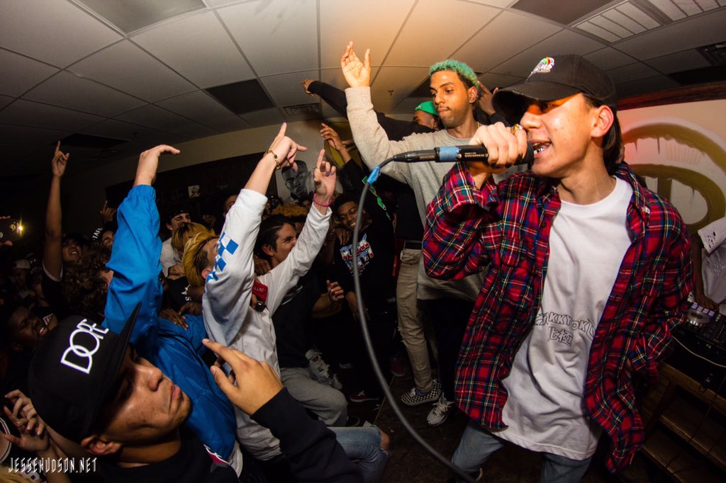recognizingreal's tweet photo. No Bystanders with @drewraber gettin the crowd goin 📷: by @JesseHudson_ #northlasvegas #music #RecognizingReal https://t.co/JUHeCx88Ip