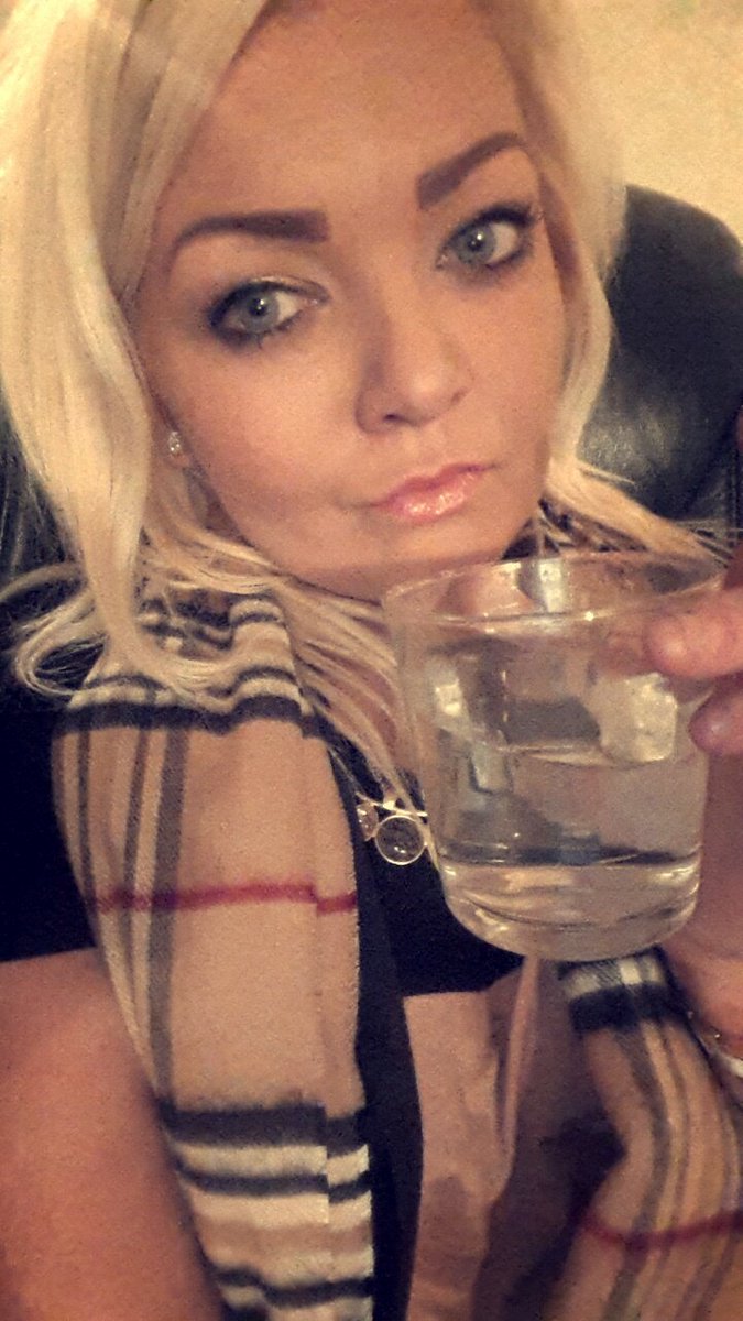 melissa_patt's tweet photo. Very drunk &amp; serious looking 😂😂 https://t.co/X3vRFIDpWW