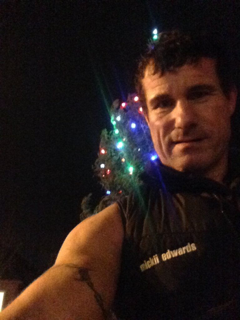 mickiiwla's tweet photo. 44 miles in 8 hrs 10 mins not bad without training a lot of children were well looked after over Xmas nice to give https://t.co/x3lvmJ95dW