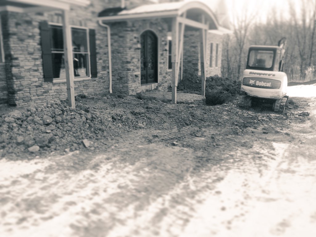 Capscape's tweet image. #ricuperos #landscape #design - digging footers after salting