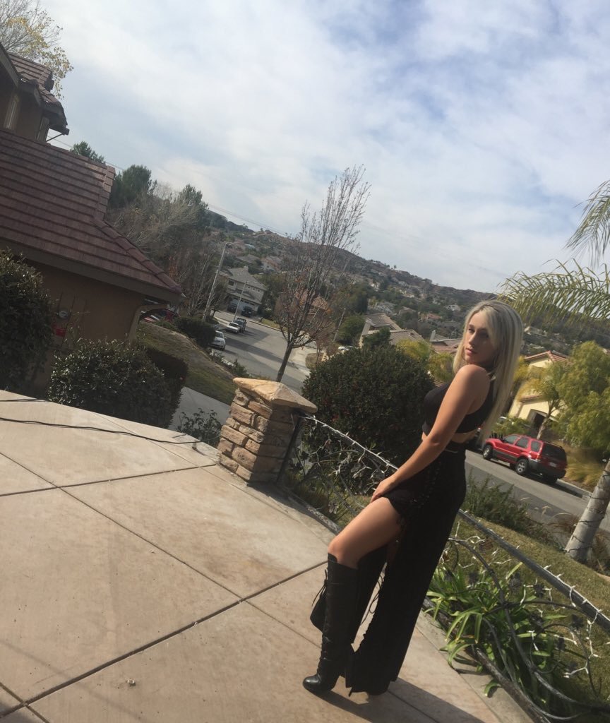 MandyRUpdates's tweet photo. Mandy updated her facebook! "feeding the monsters I'm afraid to fight" - Mandy @realmandyrain https://t.co/eZ6z3CYnYZ