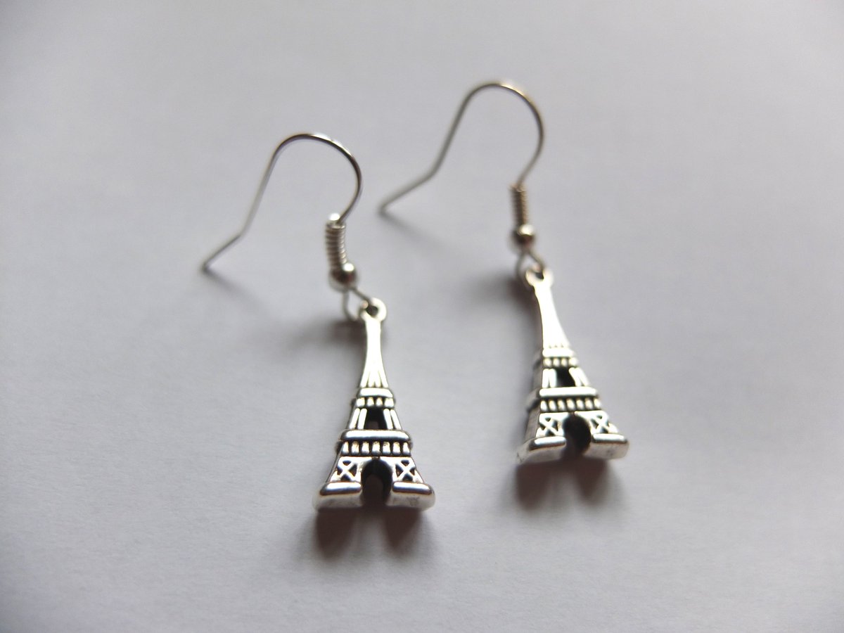 Lemon_Pip's tweet photo. New! Eiffel Tower Earrings for sale on Etsy https://t.co/bba4MqMOiJ #handmadejewellery https://t.co/FNDuMZmfaI