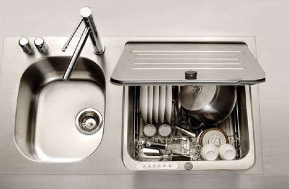 Flat54London's tweet photo. Brilliant #builtindishwasher #smallspace #kitchen #innovative #clever #design #homedecor #interior #home #dishwasher https://t.co/zJF5lIECnA
