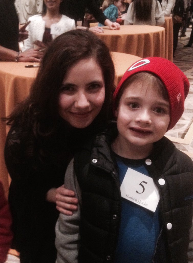 hudsonhooks's tweet photo. Got to hang out with @nicolesmolen at @AMTCworld #WI16Shine #amtcfamily #makingGoodBOLDER @8daysfilm https://t.co/Mp56LBrYTZ