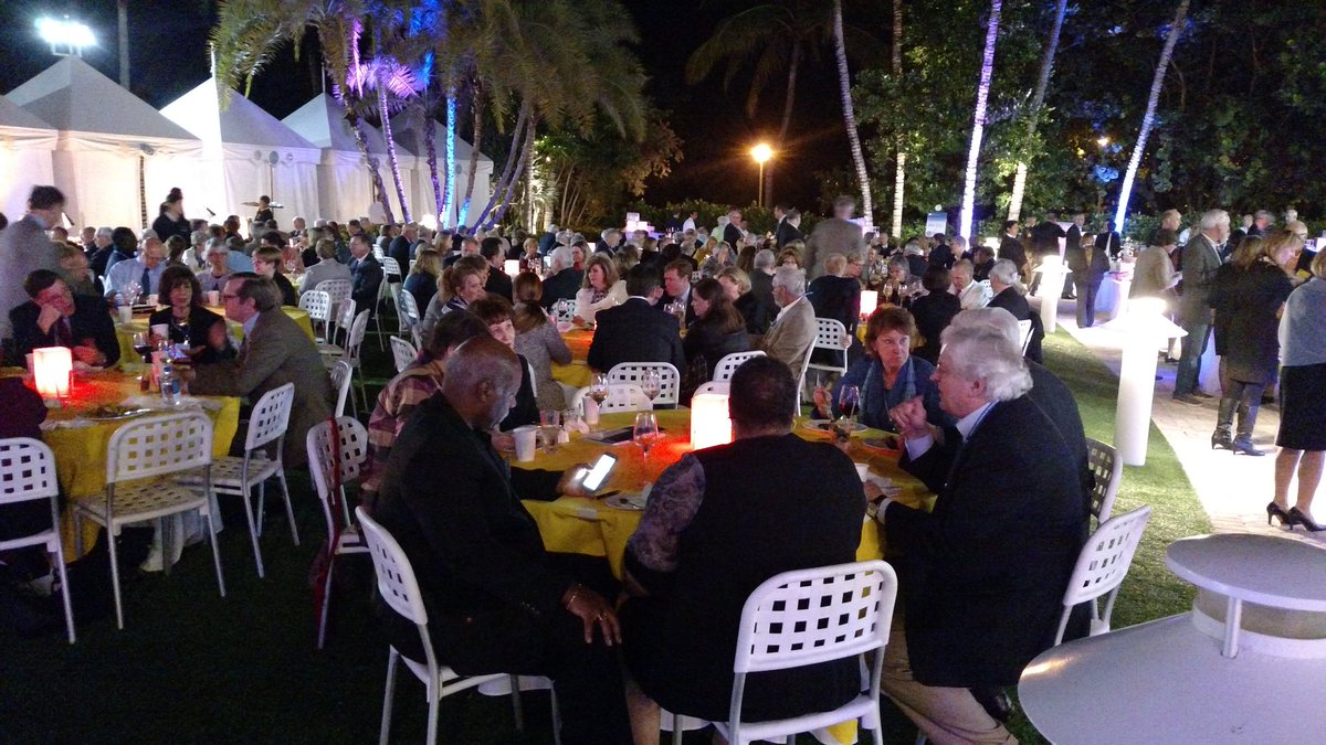 GWendler's tweet photo. Opening night dinner #CICnotes #2016PI #HigherEdSmarter https://t.co/cIVlyDkfnr