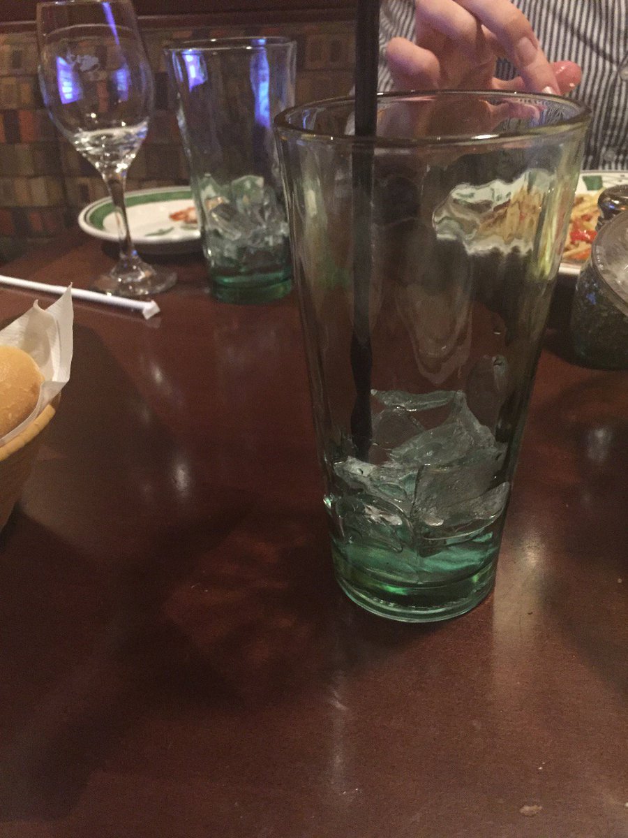 GirlsOnBored's tweet photo. Remember 10 minutes later when we asked for more WATER and we were still ignored #thirsty @olivegarden https://t.co/YX73AuI9vG