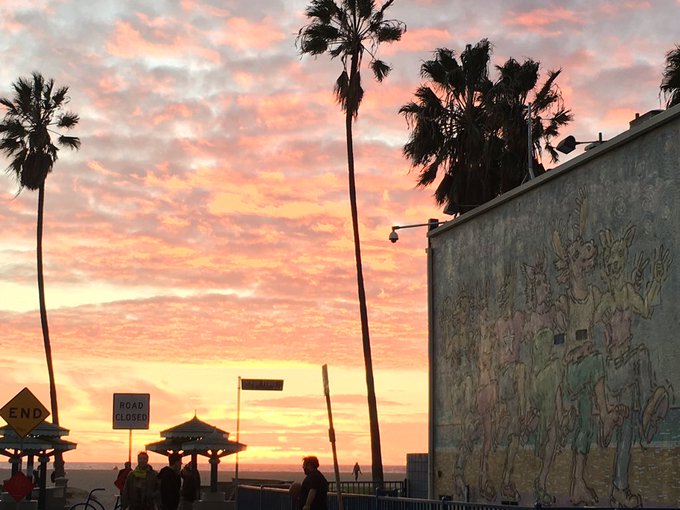 #sunset in my hood https://t.co/w5i3JdLgJO<a href="/tag/sunset"class="tags">#sunset</a>