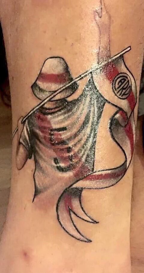 Amor puro: Kranevitter se llevó a #RiverPlate en la piel. <a href="/RiverLPM/">La Página Millonaria</a> dialogó con su tatuador bit.ly/kranevitter-ta…