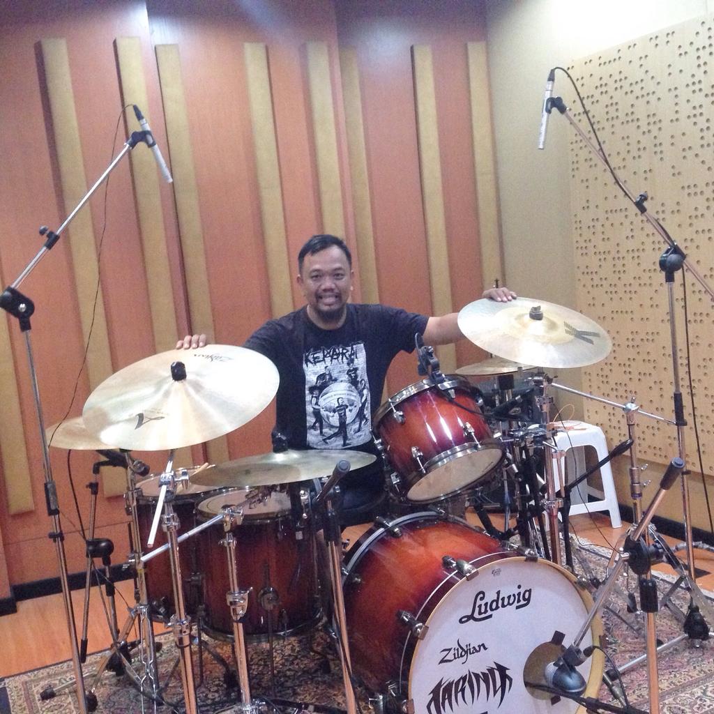 Album ke 2 <a href="/taringhardcore/">TARING</a> <a href="/gebegdrum/">gabriel gebeg</a> <a href="/angga_asiaminor/">Angga Kusuma</a> <a href="/SateKeliling/">Hardy Rosady</a> @ferryChr with <a href="/zoteng_kampret/">zoteng kampret</a> <a href="/tito_kelly/">Rebelrules</a>