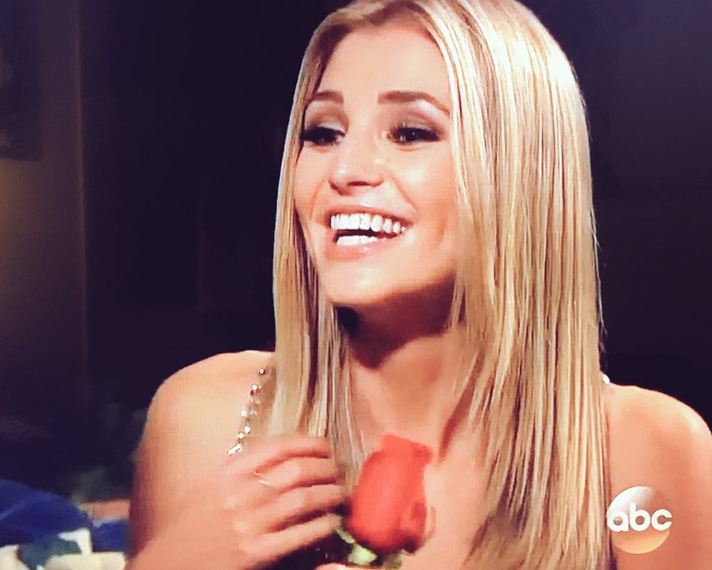  The Bachelor 20 - Ben Higgins - Premier - Episode 1 - Discussion - *Sleuthing - Spoilers* - Page 31 CX7FUaDWsAAl4Iz