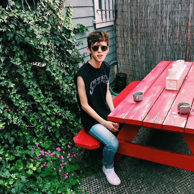 ytthreads's tweet image. who has the best fashion sense?