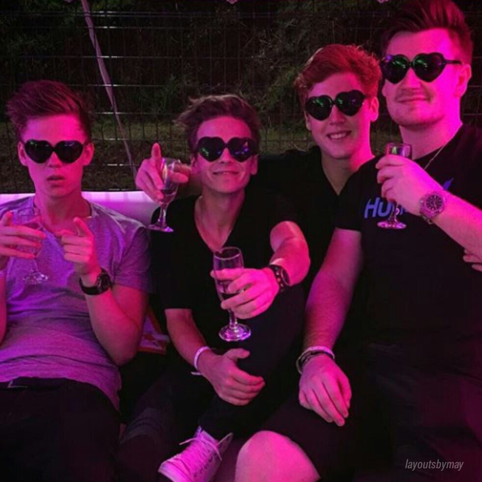 ytthreads's tweet image. best bffs?