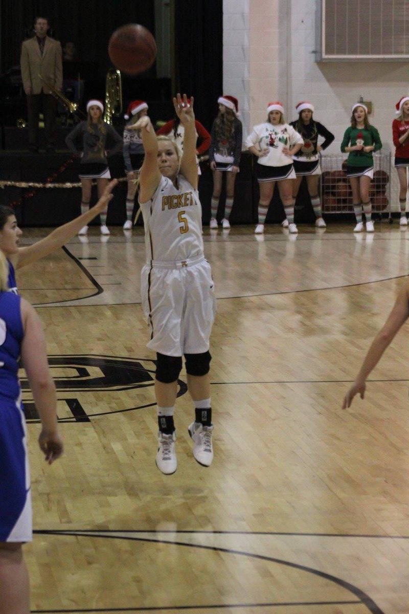 UCPrepShowcase's tweet photo. 2017 SG @abbibuck_5 #abbibuckets has 3 DEEP threes in 29pt win @ AA#8 Livingston #blondebomber #shesavailable https://t.co/zsVGGbdbb9