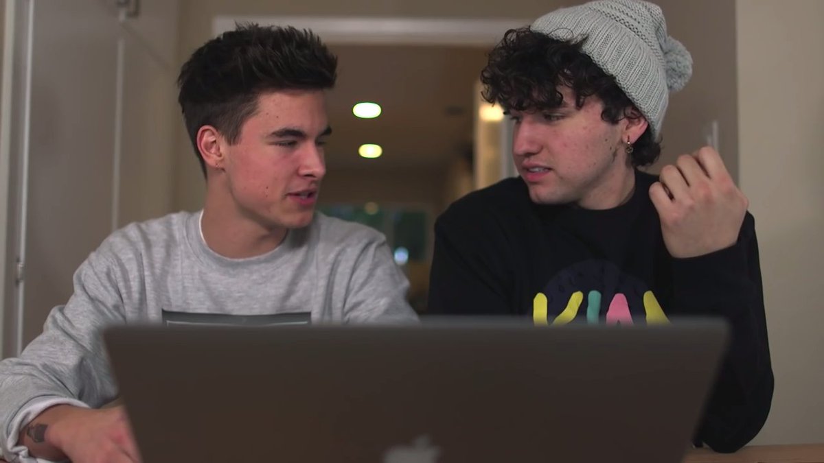 bluntdaddy101's tweet photo. @PerrieMiixOficc LooK AT THE WAY THEY LOOK AT EACH OTHER DOE, JC'S LOOKING AT HIS LIPS like homie, ik u wanna kissy😂 https://t.co/QDQfcCBJvK