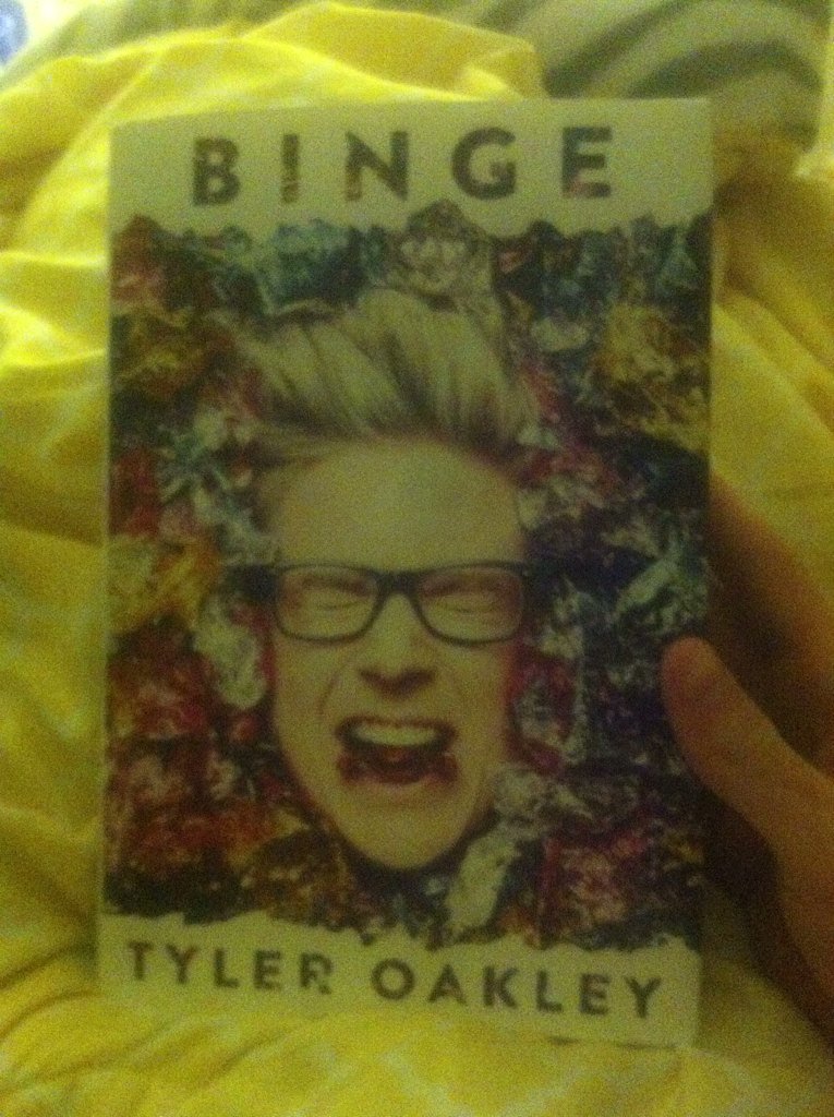 KamrinRyun's tweet photo. @tyleroakley I love your book sooooooo much #Binge #tyleroakley Notice meeeee and I'll love you even more https://t.co/QtAo9VKQPC