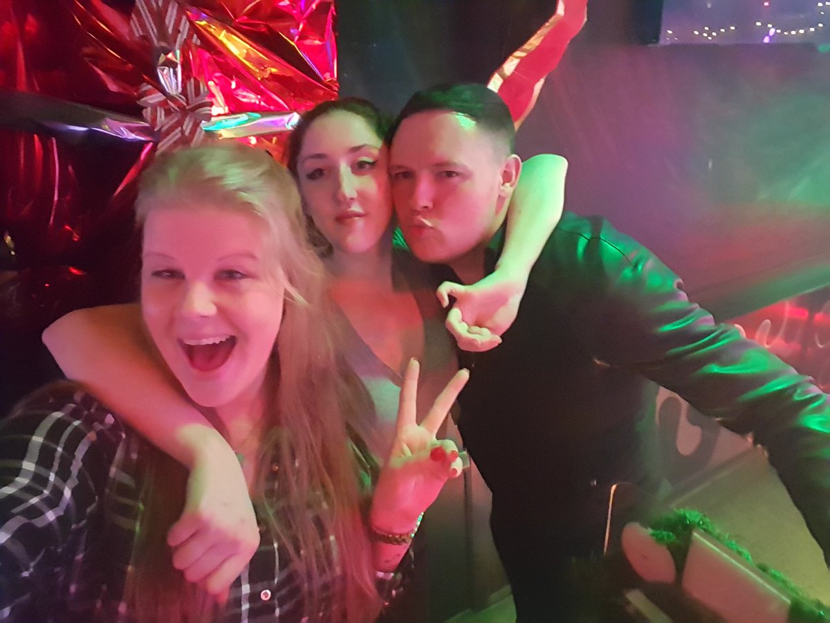 djladymix's tweet photo. #spinning #at #club  #smokey  #amsterdam  #crazy    #night  #with  #mc  #maronhill #with  #my  #english #friends ✌ https://t.co/CNfdJGZaum