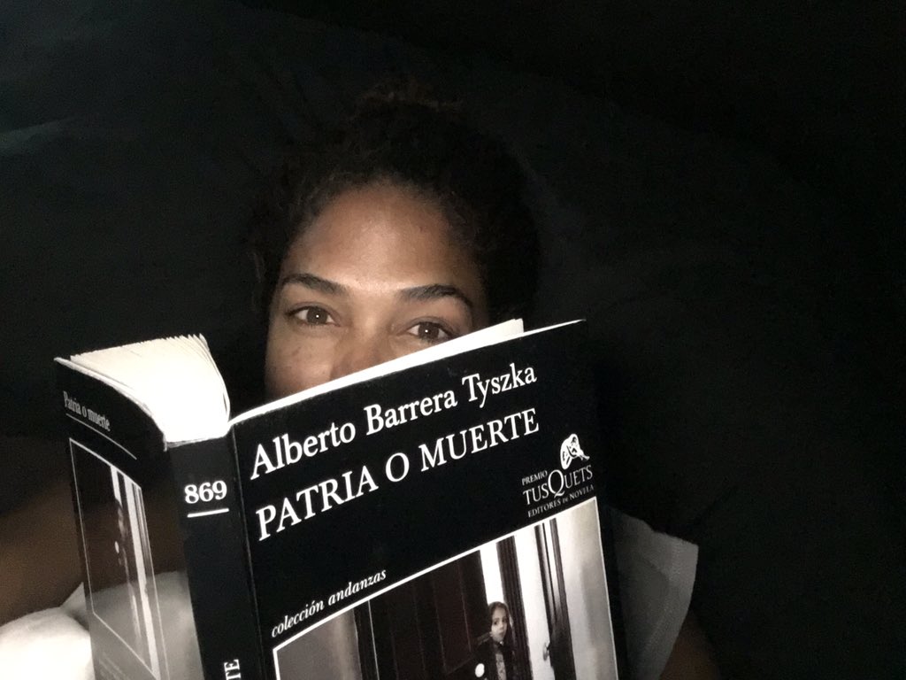 dayralambis's tweet photo. A leer más! #MiPrimerLibroDel2016 (aunque de poco a poco y durante las siestas de el chiquitín) https://t.co/rtdFsWjgct