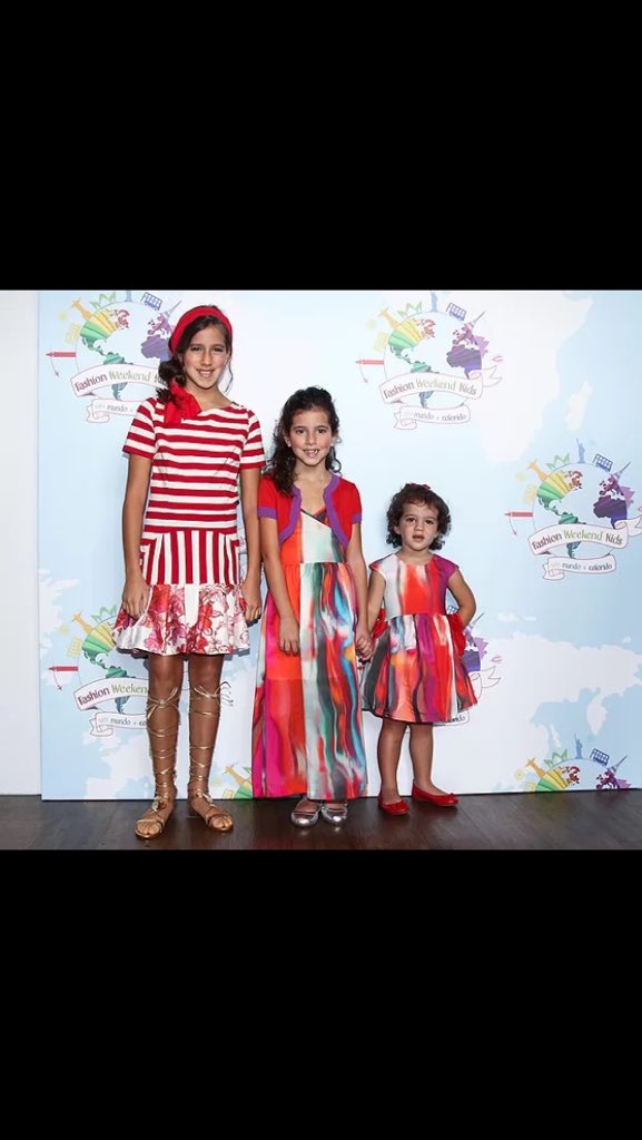 Claravielfaro's tweet photo. Desfile lindo da @tyrol ! https://t.co/U1mzd04sP6