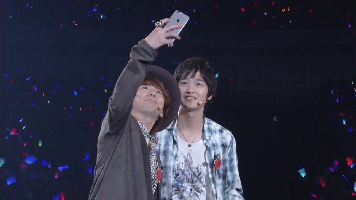 onegoldenkookie's tweet photo. THEY TOOK A SELFIE OMG THEY CALLED IT THE TENI KENBUN ROKU DIES #ToF2015 https://t.co/BZG97wY2lJ