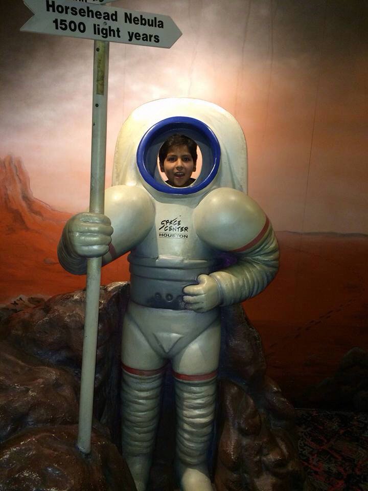 nic_chunga's tweet photo. En la Nasa https://t.co/UhDilOZAyU