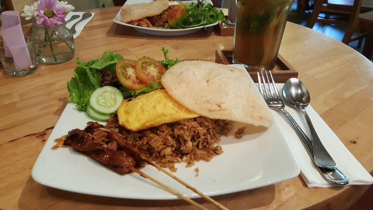 Cath_ket's tweet photo. Lunch Cantik Bareng si Bocah @hummingbird_eat Mantapnya menu hari ini 👍👍👍 https://t.co/FFG0QOalBR