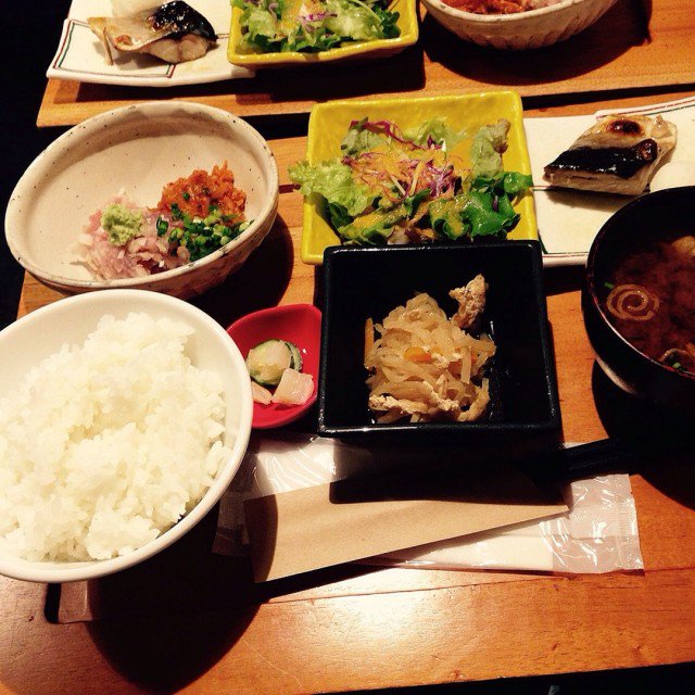 OpenSnapJP's tweet photo. #明けましておめでとうございます。#美味しいもの たくさん食べましたか？ついつい食べ過ぎてしまった方は栄養バランスの取れた #定食 はいかがですか？ #Opensnap の定食はこちらhttps://t.co/AX6amK3sBZ https://t.co/tpcxPnqe7m