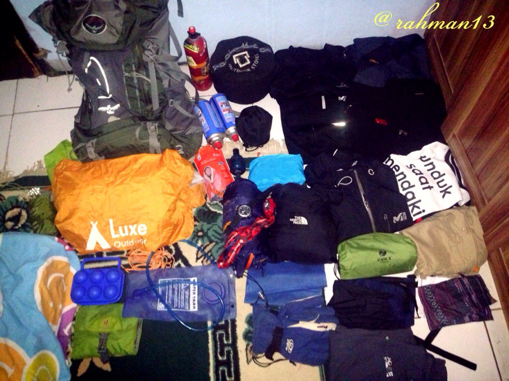 Yukk disimpen dlu alat" hikingnya kasih mereka (alam) istirahat sejenak..
Inget jng egois yaa guys..😉