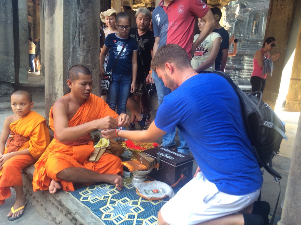 MatthewStorage's tweet image. Blessed by a monk in Ankor Wat #amazingfeeling #cambodia #spiritual