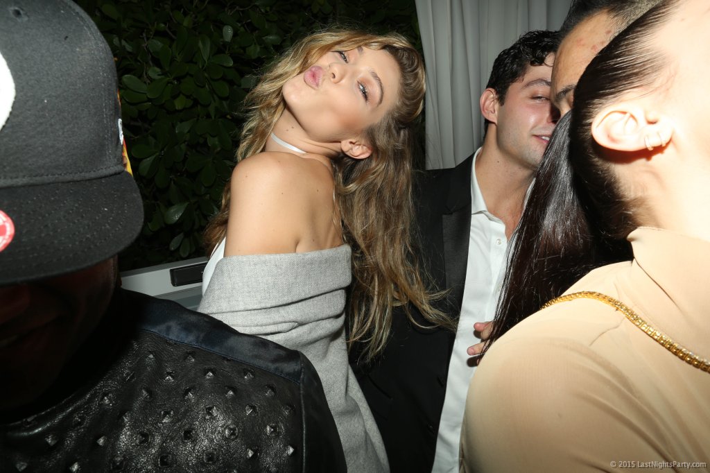 themodelspics's tweet photo. Gigi &amp; Bella Hadid at the New Year Party in Miami. https://t.co/jmZyCTGaHY