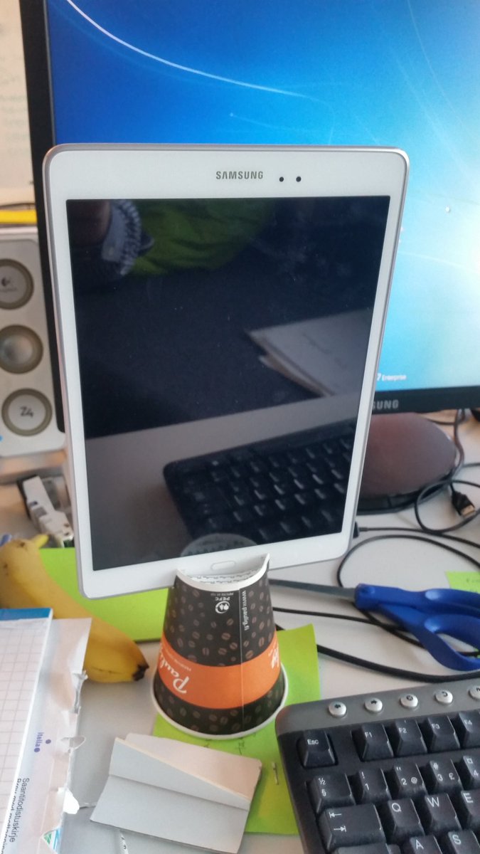 funnyhatdudes's tweet photo. Periscope stand proto v2. Works even with a tablet! #innovation #diy #Periscope https://t.co/jlDfW3trcQ