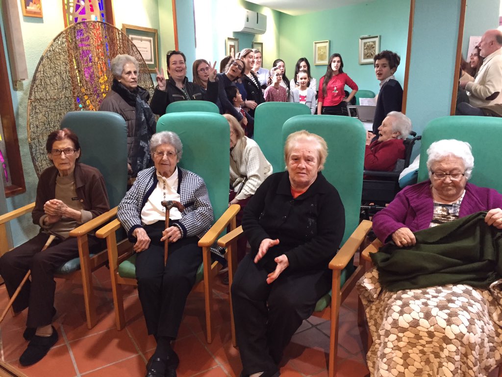 CoroXavier's tweet photo. Misa de Reyes en la residencia El Amparo. Nuestros mayores se merecen la mejor música! https://t.co/8nROa1pc6q