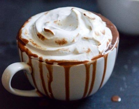 AOL's tweet photo. Yummy hot chocolate hacks to stay warm and cozy during the cold weather: https://t.co/Kr4wZdsYvq https://t.co/SF2ZctIbZq