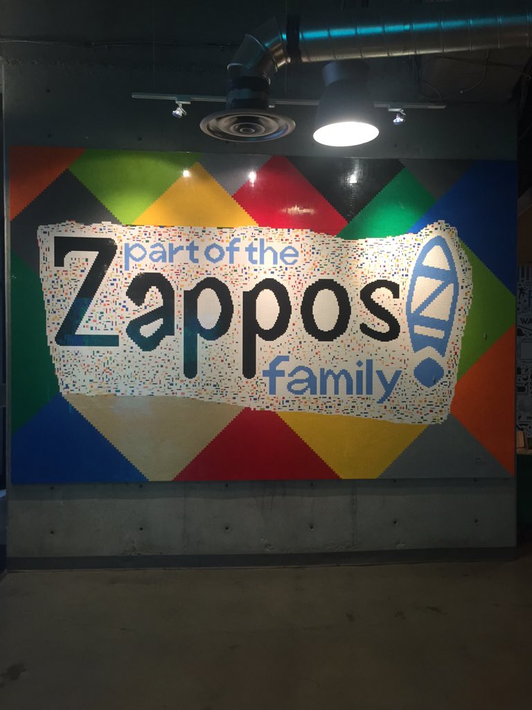 MathieuFlex's tweet image. Visite de @zappos à Vegas : 1 entreprise entre service client, bonheur et business #theta360fr #Zappostour #HUBCES