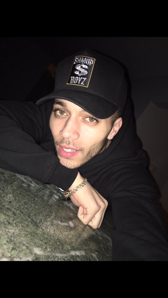 What an awesome Birthday I had. Thanks to my great friends who made it special. 21 years old 💯🎉🎊