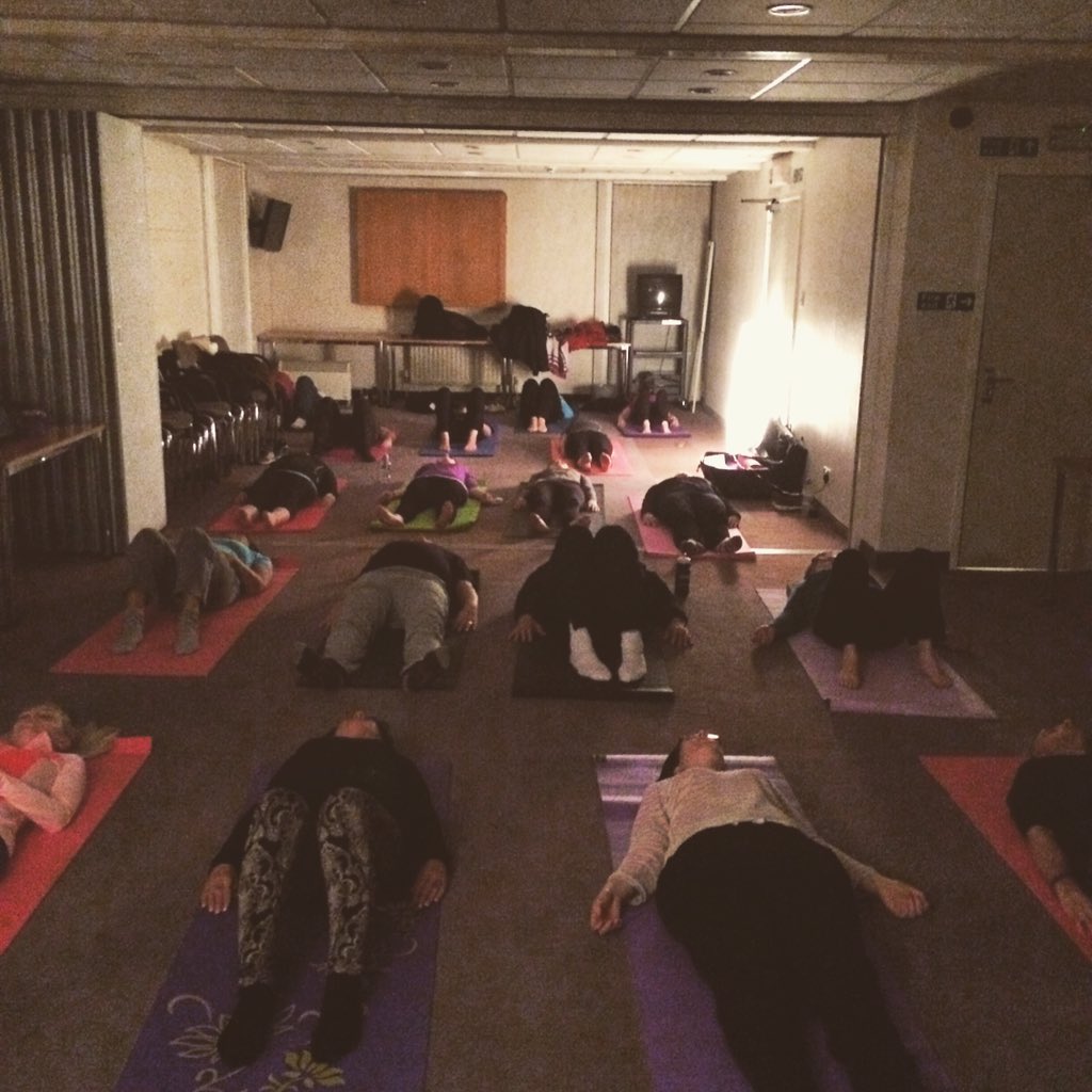 Come join our good vibe tribe on Monday's <a href="/HollyfieldsCen/">Hollyfields</a> #yoga
