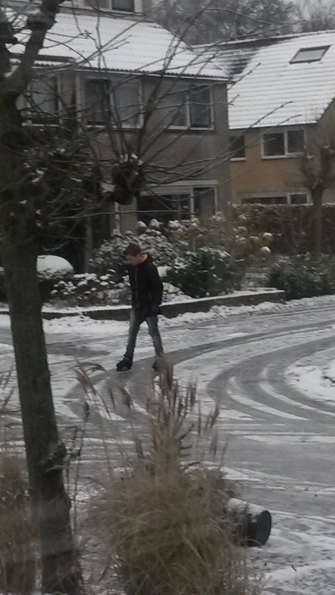 Schaatsen in de straat