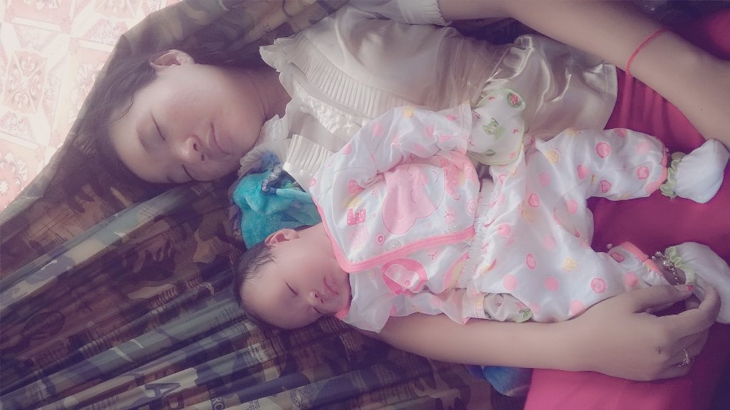 chengnora2's tweet photo. My daughter sleep on her sleep mother's chest, look like same style. https://t.co/oW4wWZ2nrj