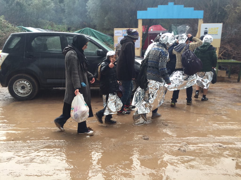 juancarlosmohr's tweet photo. No dejan de llegar #refugeeCare https://t.co/cTzTWzO4UU