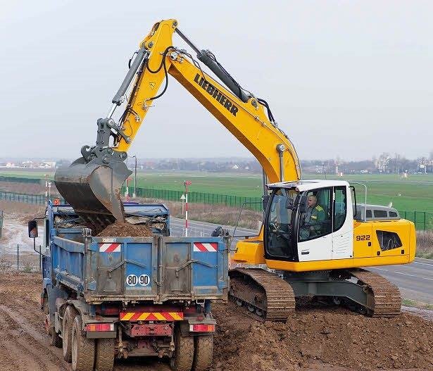 Liebherr_GB's tweet photo. #Liebherr #R914 & #R922 tracked excavators available self drive. 15 & 22 ton machines #NoDPF #NoAdBlue 08708502211 https://t.co/tUWsVtMLzQ