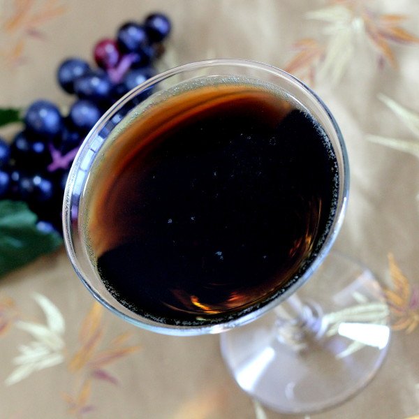 MixThatDrink's tweet photo. Grape Russian Tea #cocktail: grape schnapps, vodka, sour mix and cola. https://t.co/zQXcVGXciQ #drink https://t.co/NRFkycv1lj