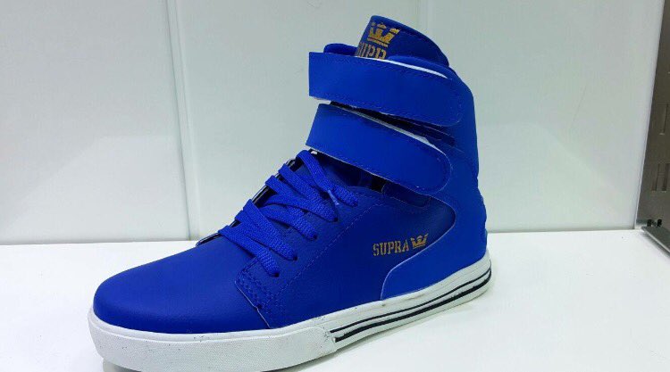 HamaHolland's tweet photo. I love my new blue shoes https://t.co/kzXidSrFnY
