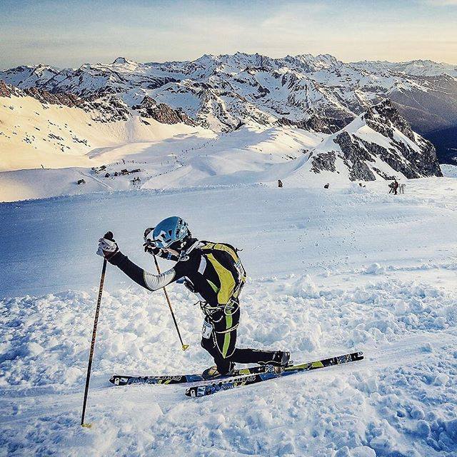 Снег кружится и кружится! Все срочно на лыжи!