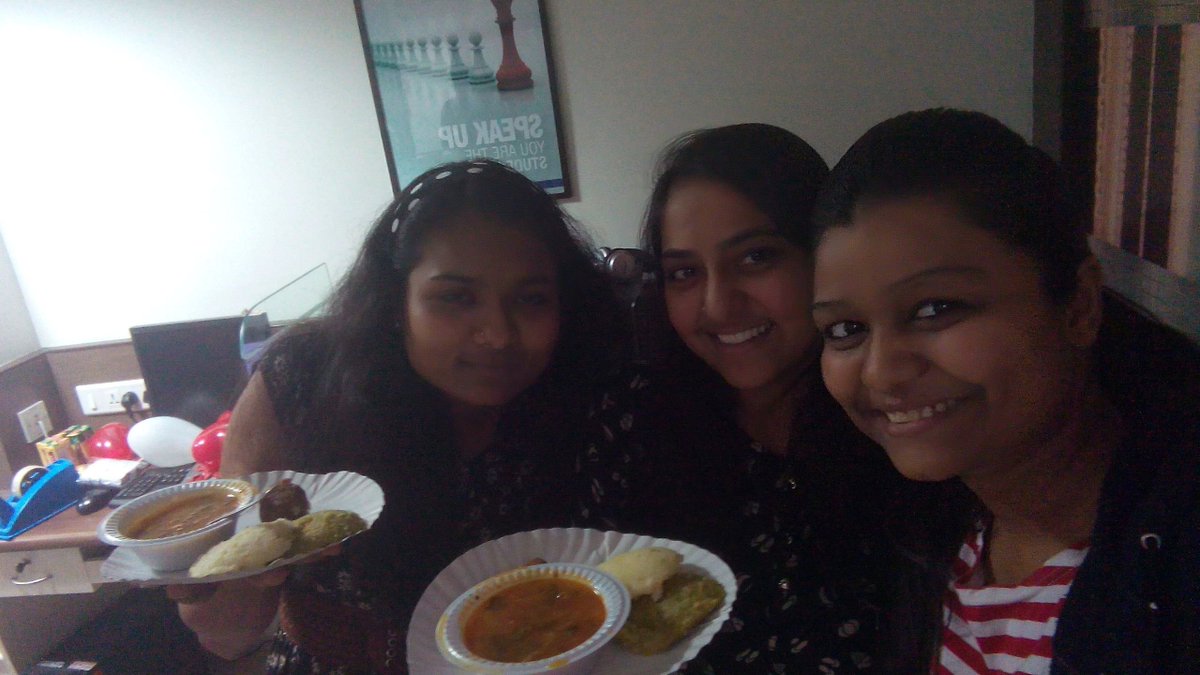 WebnMore1's tweet image. #NewYearCelebration #LotsOfMasti #FunWithStudents #Cake #Games #ItsPartyTimeeee