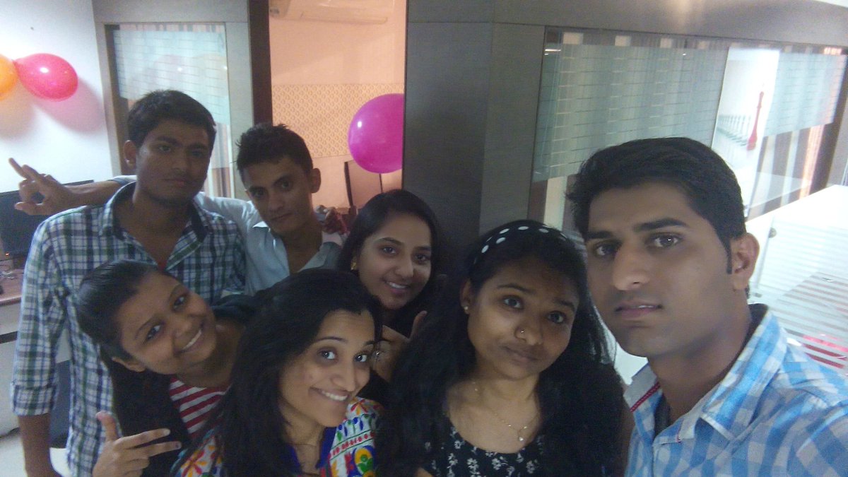 WebnMore1's tweet image. #NewYearCelebration #LotsOfMasti #FunWithStudents #Cake #Games #ItsPartyTimeeee
