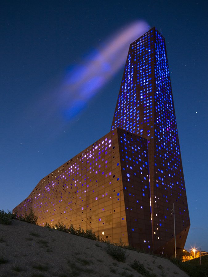 markmagazine's tweet photo. An iconic incineration plant by Erick van Egeraat in Roskilde. https://t.co/eMpmDPvFdt
#architecture #denmark https://t.co/KCXr3jSu6C