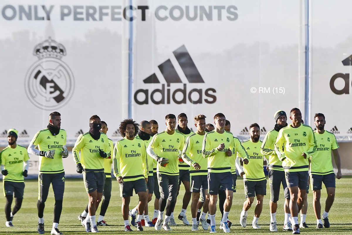 realmadrid's tweet photo. Zinedine Zidane se hará cargo de la primera sesión de entrenamiento como entrenador del Real Madrid a las 11:00. ⚽💪 https://t.co/HjztIrWDAj