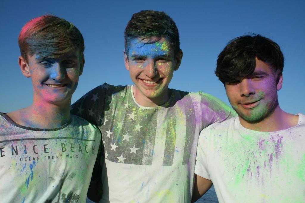 Who's up for our first colour run in #Filey? Early bird tickets selling like hot cakes! stcatherineshospice-nyorks.org/hospice-fundra…