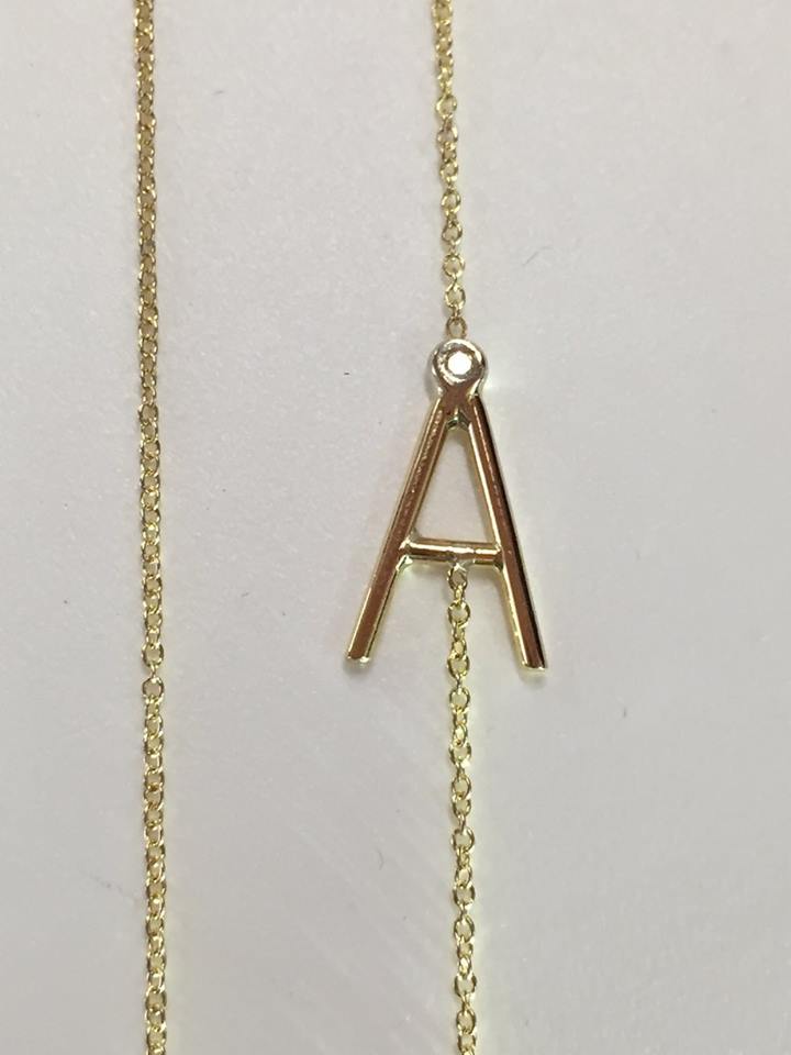 OfficinagioieSv's tweet photo. La #collana con la #tua #iniziale. #Semplice, #elegante, #unica @eSsediSposa @Sposine #officinadelgioiello https://t.co/r4knZzxXuV