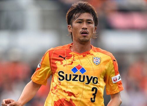 えすぴー 平岡は10年もエスパルス にいたのかぁ 2年前ギリギリで残留を決めた日 試合後の涙を見て 真面目で熱い人なんだなって嬉しくなったよ 彼のサッカー人生を応援したい そしてまた平岡の チャントを歌いたい T Co Voebtzhpig Twitter